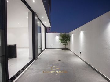 Hermosa casa en venta en Valle Imperial en Venta