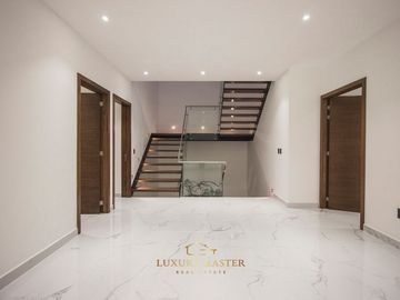 Hermosa casa en venta en Valle Imperial en Venta