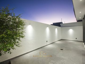 Hermosa casa en venta en Valle Imperial en Venta