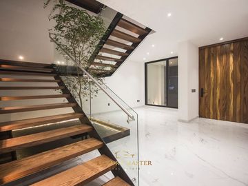 Hermosa casa en venta en Valle Imperial en Venta