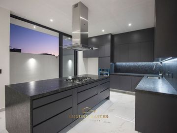 Hermosa casa en venta en Valle Imperial en Venta