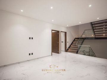 Hermosa casa en venta en Valle Imperial en Venta
