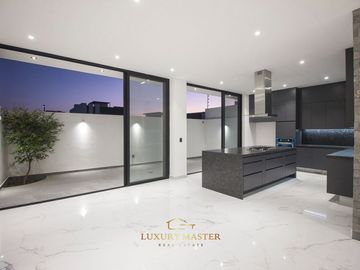 Hermosa casa en venta en Valle Imperial en Venta