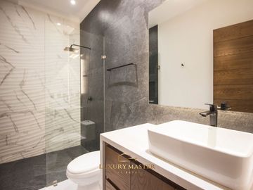 Hermosa casa en venta en Valle Imperial en Venta