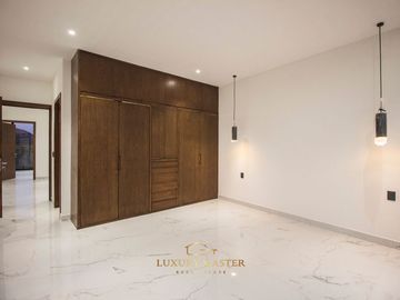 Hermosa casa en venta en Valle Imperial en Venta
