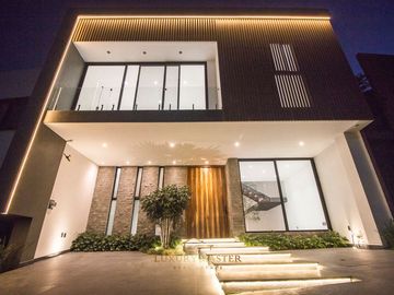 Hermosa casa en venta en Valle Imperial en Venta