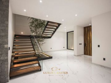 Hermosa casa en venta en Valle Imperial en Venta