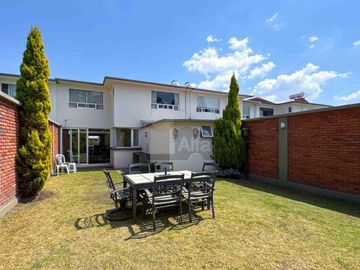 Casa en venta en Calimaya, con excelente mantenimiento.