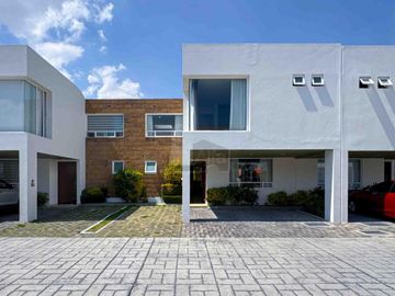 Casa en venta en Calimaya, con excelente mantenimiento.