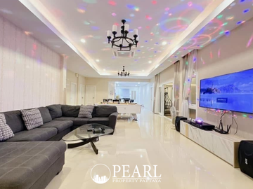 Modern pool villa in Dusit Pattaya Hill - 4 Bedrooms 2 Bathrooms