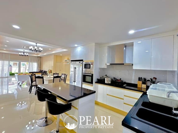 Modern pool villa in Dusit Pattaya Hill - 4 Bedrooms 2 Bathrooms