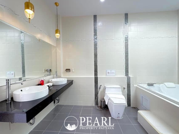 Modern pool villa in Dusit Pattaya Hill - 4 Bedrooms 2 Bathrooms