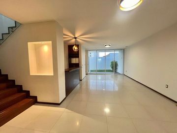 CASA EN VENTA  LA RIOJA