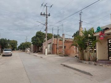 Casa /Terreno en venta Col. Rosario Uzarraga