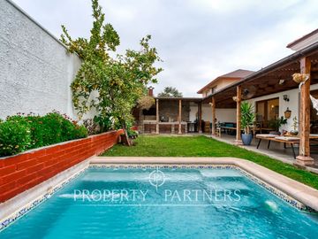 Oportunidad de casa en venta a pasos del metro, con seguridad 24/7