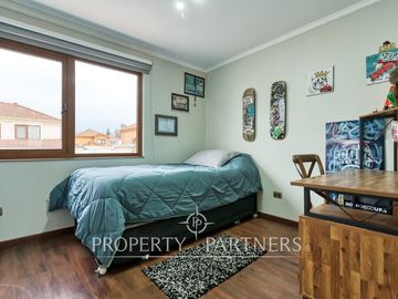 Oportunidad de casa en venta a pasos del metro, con seguridad 24/7
