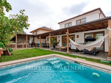 Oportunidad de casa en venta a pasos del metro, con seguridad 24/7