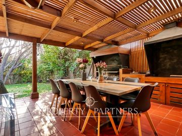 Venta de hermosa propiedad dentro de condominio familiar en Peñalolén