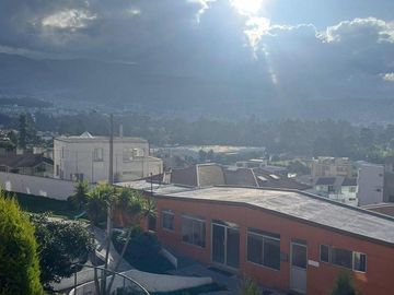 VENDO Casa dentro de Conjunto - Norte de Quito - Condado Shopping