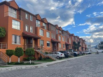 VENDO Casa dentro de Conjunto - Norte de Quito - Condado Shopping