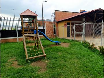 CASA VTA CNJ PORTAL CASAS METROP NORTE 3NIVELES 76M2 3HB 2BÑ PPC AL