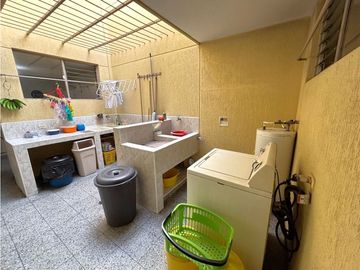 VENTA CASA UNIFAMILIAR EL NOGAL LAURELES PARA CONSTRUIR O HABITAR