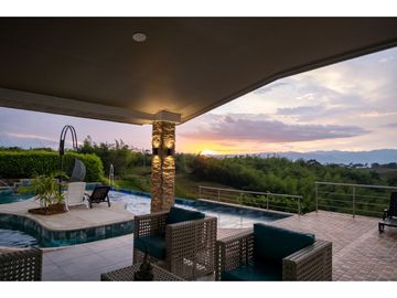 SE VENDE CASA CAMPESTRE EN CERRITOS