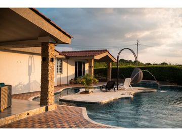 SE VENDE CASA CAMPESTRE EN CERRITOS