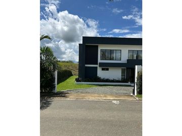 CASA EN RENTA CERRITOS