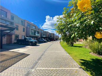 Preciosa Casa en Arriendo - Conjunto residencial Vittare