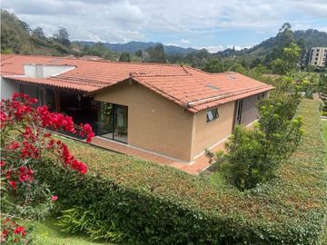 Venta de casa en el Retiro de 1 solo nivel