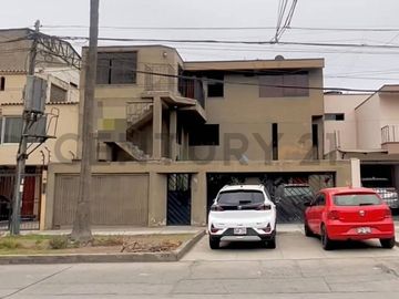 ¡Se Vende Casa / Terreno en Santiago de Surco!
