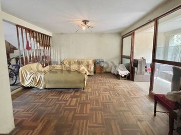 ¡Se Vende Casa / Terreno en Santiago de Surco!