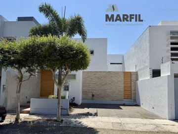 Hermosa Casa en Venta en Residencial Santa Bárbara Colima Excelente Ubicación