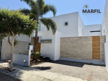 Hermosa Casa en Venta en Residencial Santa Bárbara Colima Excelente Ubicación