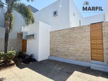 Hermosa Casa en Venta en Residencial Santa Bárbara Colima Excelente Ubicación