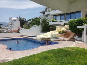 ACAPULCO TRADICIONAL VILLA CON VISTA A MAR ABIERTO Y ALBERCA