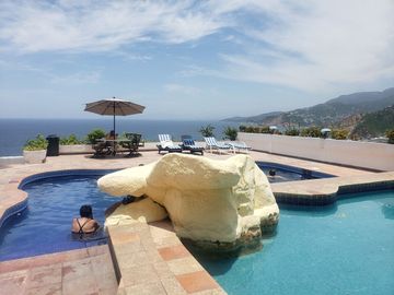 ACAPULCO TRADICIONAL VILLA CON VISTA A MAR ABIERTO Y ALBERCA
