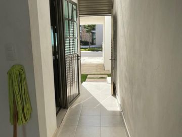Venta de Casa en Mérida, Conkal, Residencial Magnolia, Alberca privada