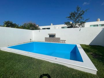 Venta de Casa en Mérida, Conkal, Residencial Magnolia, Alberca privada