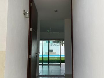 Venta de Casa en Mérida, Conkal, Residencial Magnolia, Alberca privada