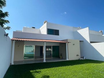Venta de Casa en Mérida, Conkal, Residencial Magnolia, Alberca privada