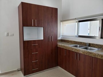 Venta de Casa en Mérida, Conkal, Residencial Magnolia, Alberca privada