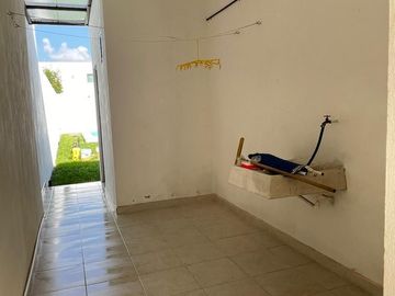 Venta de Casa en Mérida, Conkal, Residencial Magnolia, Alberca privada