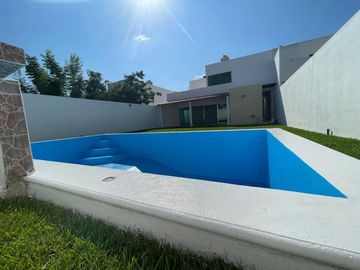 Venta de Casa en Mérida, Conkal, Residencial Magnolia, Alberca privada