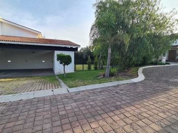 Casa en venta en Querétaro dentro del Club de Golf Campanario, de OPORTUNIDAD