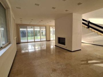 Casa en venta en Querétaro dentro del Club de Golf Campanario, de OPORTUNIDAD
