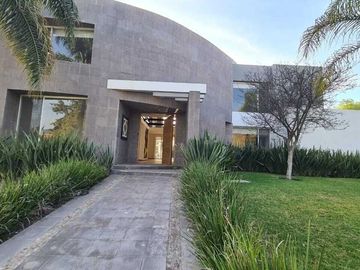 Casa en venta en Querétaro dentro del Club de Golf Campanario, de OPORTUNIDAD