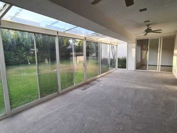 Casa en venta en Querétaro dentro del Club de Golf Campanario, de OPORTUNIDAD