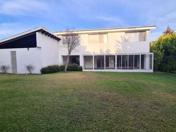 Casa en venta en Querétaro dentro del Club de Golf Campanario, de OPORTUNIDAD